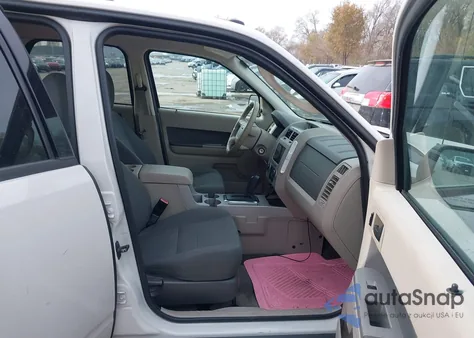 2009 Ford Escape Xlt z USA, uszkodzony, nr VIN 1FMCU93G49KA56289